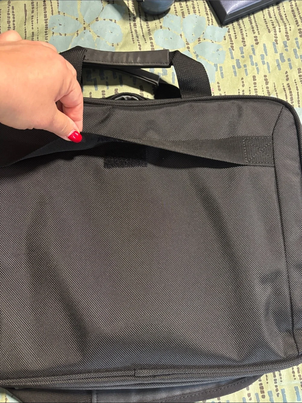 Brand new Targus Black Laptop Messenger Bag with Shoulder Strap